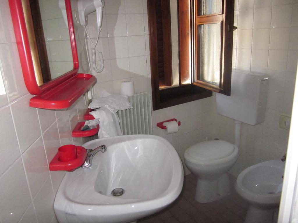 Albergo Leon Bianco Moggio Udinese Δωμάτιο φωτογραφία
