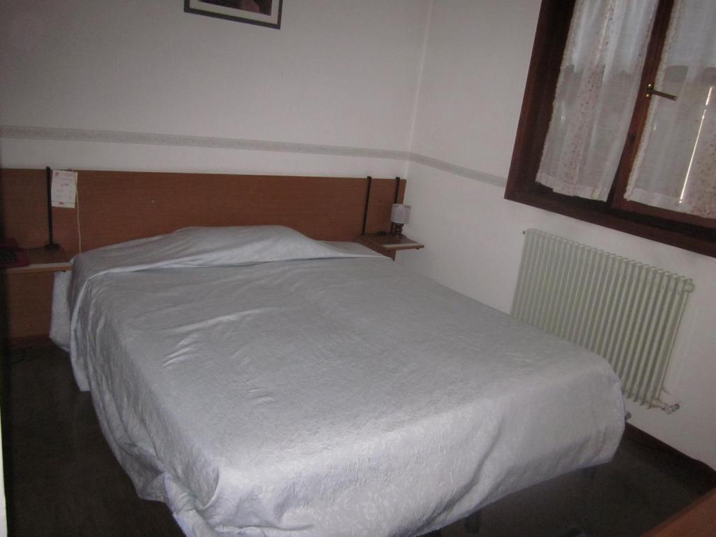 Albergo Leon Bianco Moggio Udinese Δωμάτιο φωτογραφία