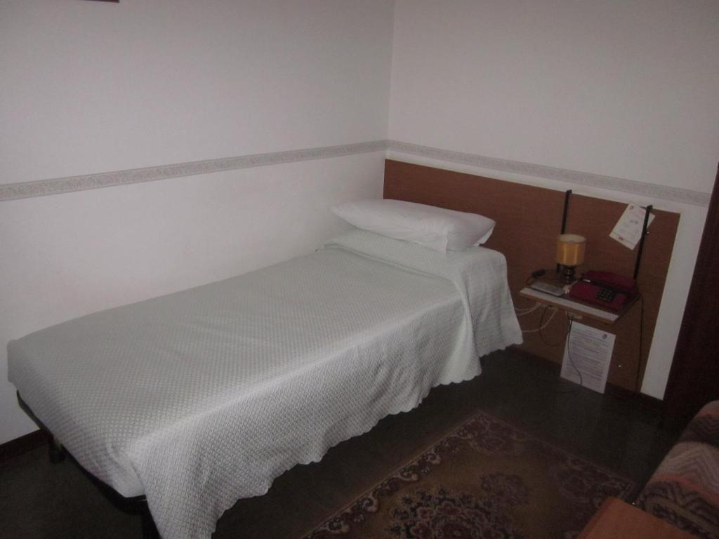 Albergo Leon Bianco Moggio Udinese Δωμάτιο φωτογραφία